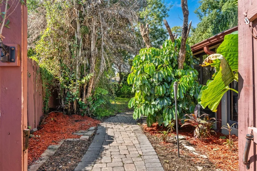 1710 OREGON STREET Orlando, FL 32803