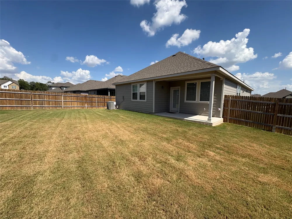 140 Saddle Cove Kyle, TX 78640