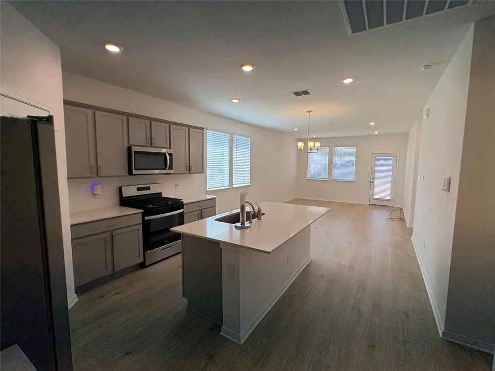140 Saddle Cove Kyle, TX 78640