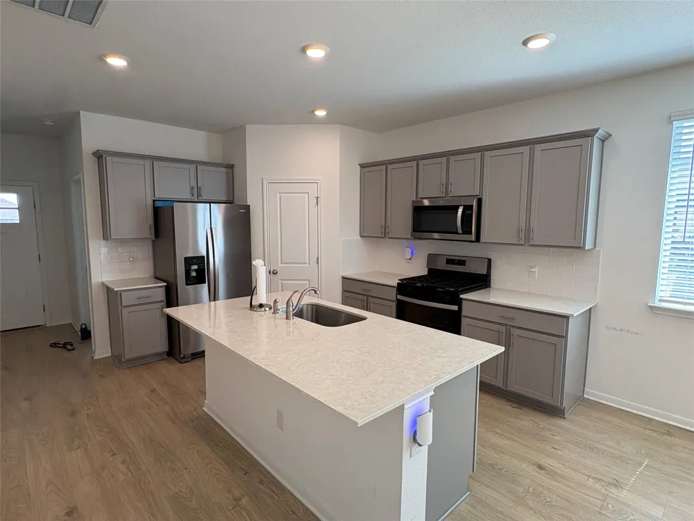 140 Saddle Cove Kyle, TX 78640