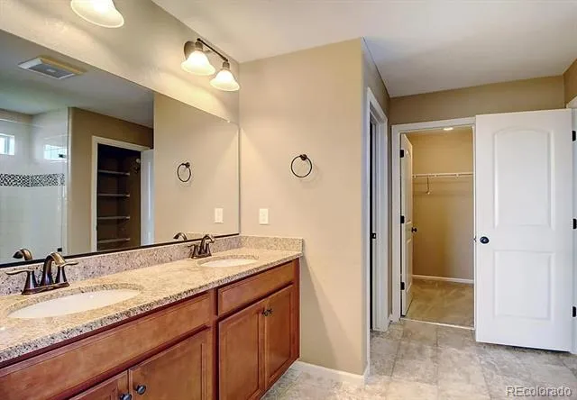 2127 S Ceylon Court Aurora, CO 80013