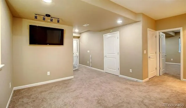 2127 S Ceylon Court Aurora, CO 80013