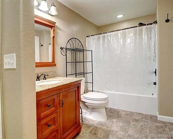 2127 S Ceylon Court Aurora, CO 80013