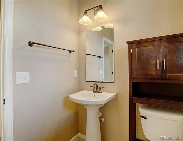 2127 S Ceylon Court Aurora, CO 80013