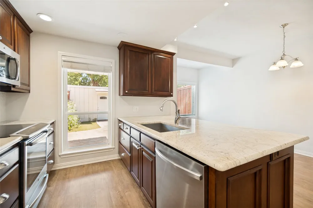 524 Josephine Street Dallas, TX 75246