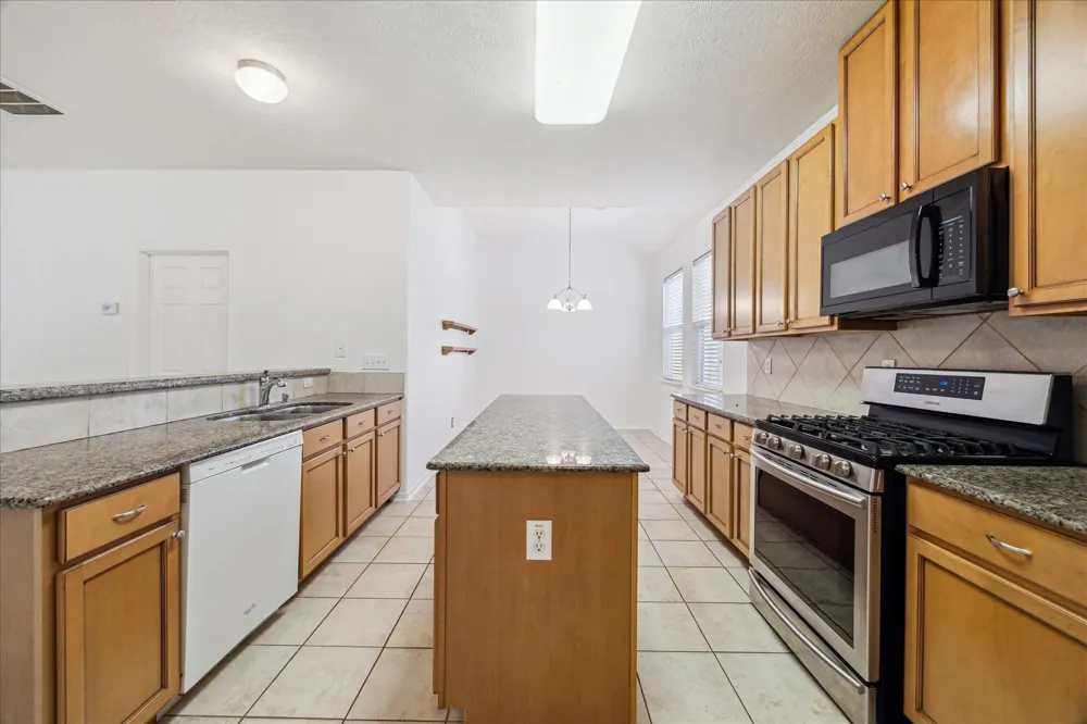 2434 Chuckberry Houston, TX 77080