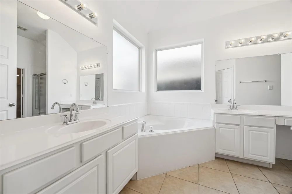 2434 Chuckberry Houston, TX 77080