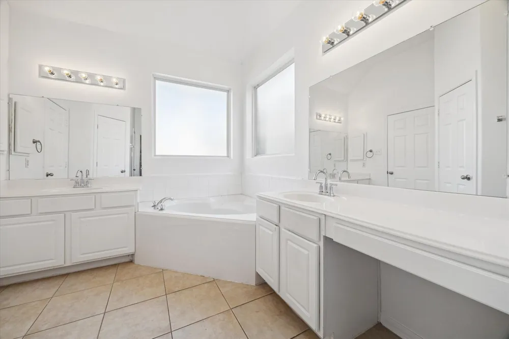 2434 Chuckberry Houston, TX 77080