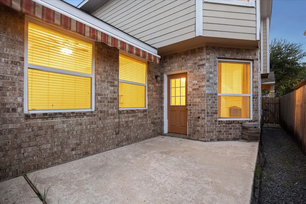 2434 Chuckberry Houston, TX 77080