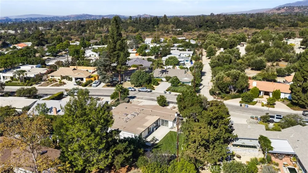 1686 Longwood Avenue Claremont, CA 91711