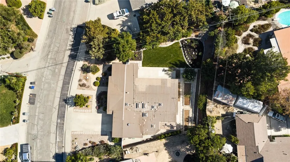1686 Longwood Avenue Claremont, CA 91711