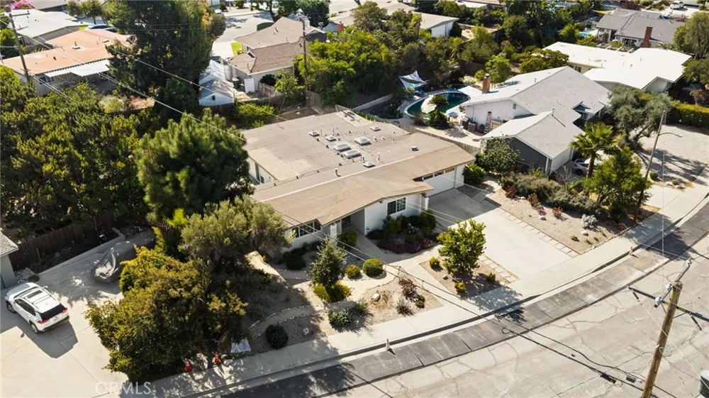 1686 Longwood Avenue Claremont, CA 91711