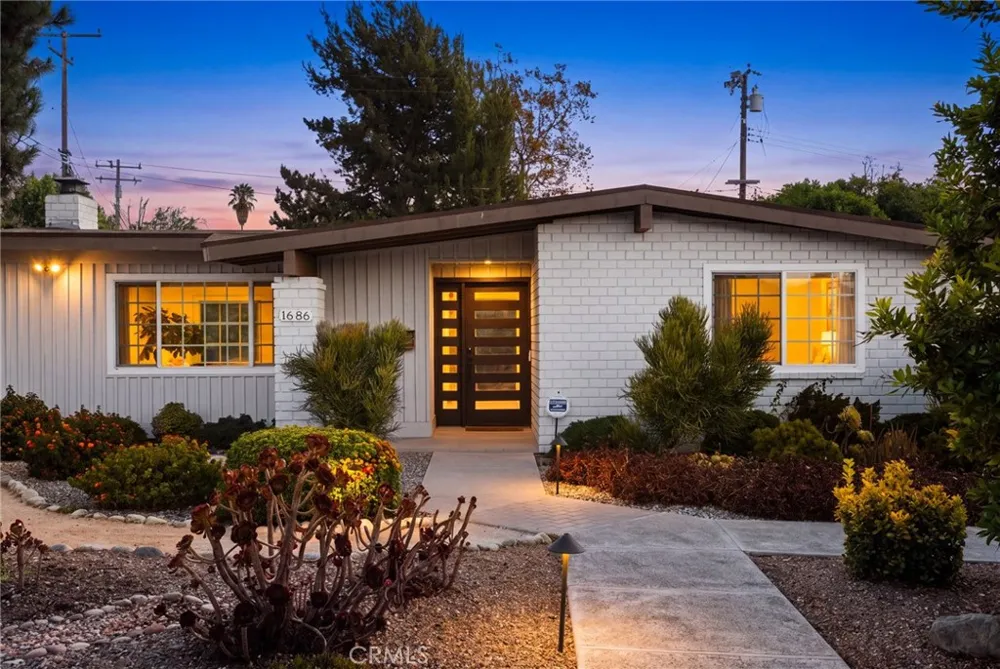 1686 Longwood Avenue Claremont, CA 91711