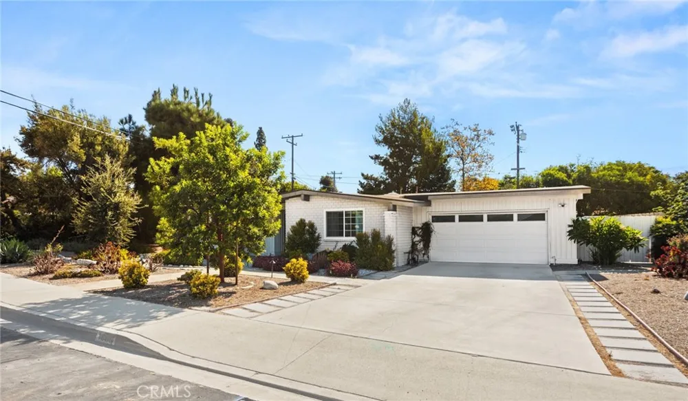 1686 Longwood Avenue Claremont, CA 91711