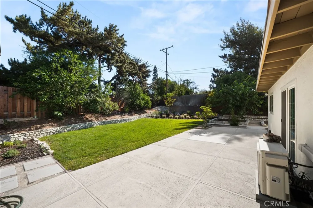 1686 Longwood Avenue Claremont, CA 91711