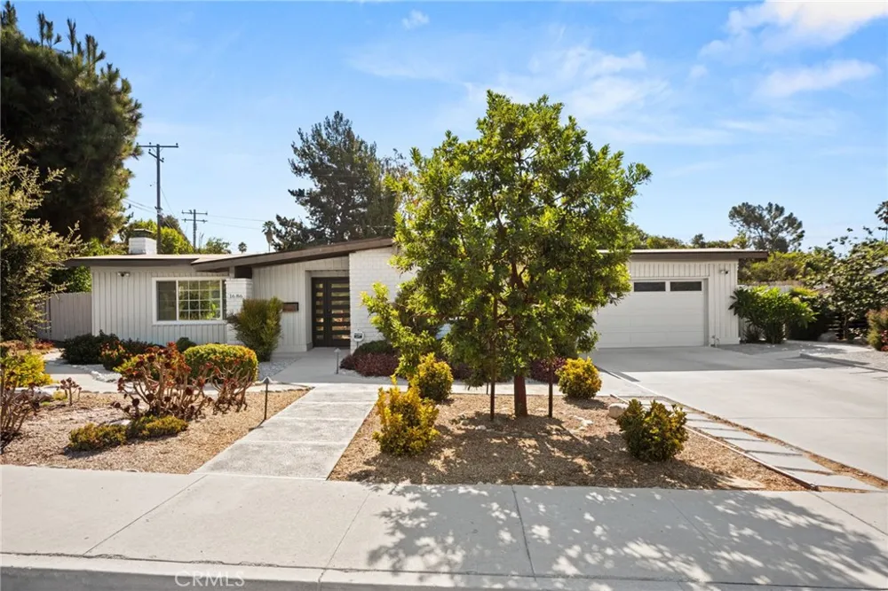 1686 Longwood Avenue Claremont, CA 91711