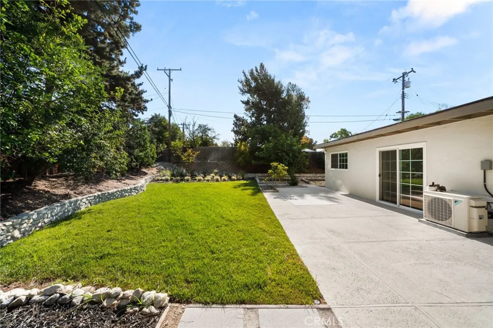 1686 Longwood Avenue Claremont, CA 91711
