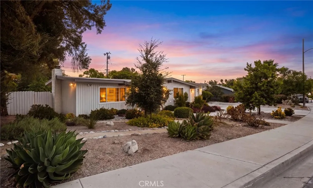 1686 Longwood Avenue Claremont, CA 91711