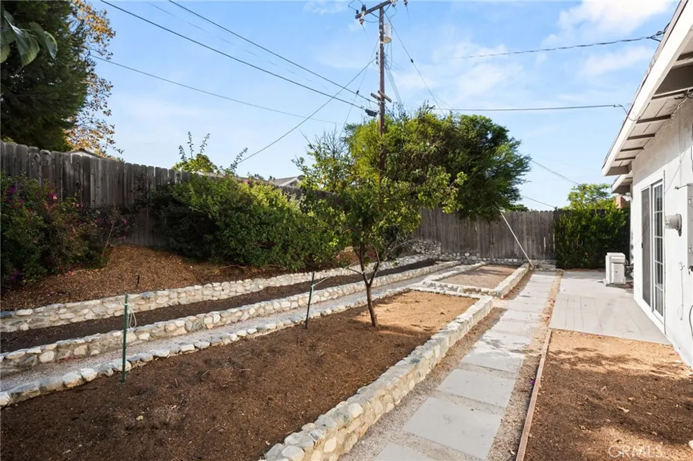 1686 Longwood Avenue Claremont, CA 91711