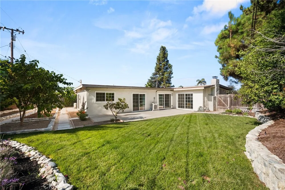 1686 Longwood Avenue Claremont, CA 91711