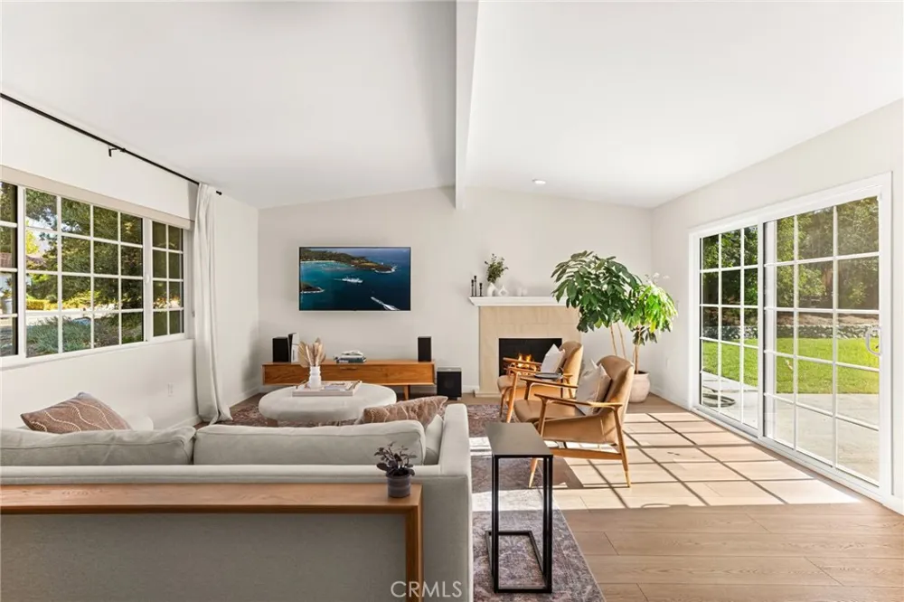 1686 Longwood Avenue Claremont, CA 91711