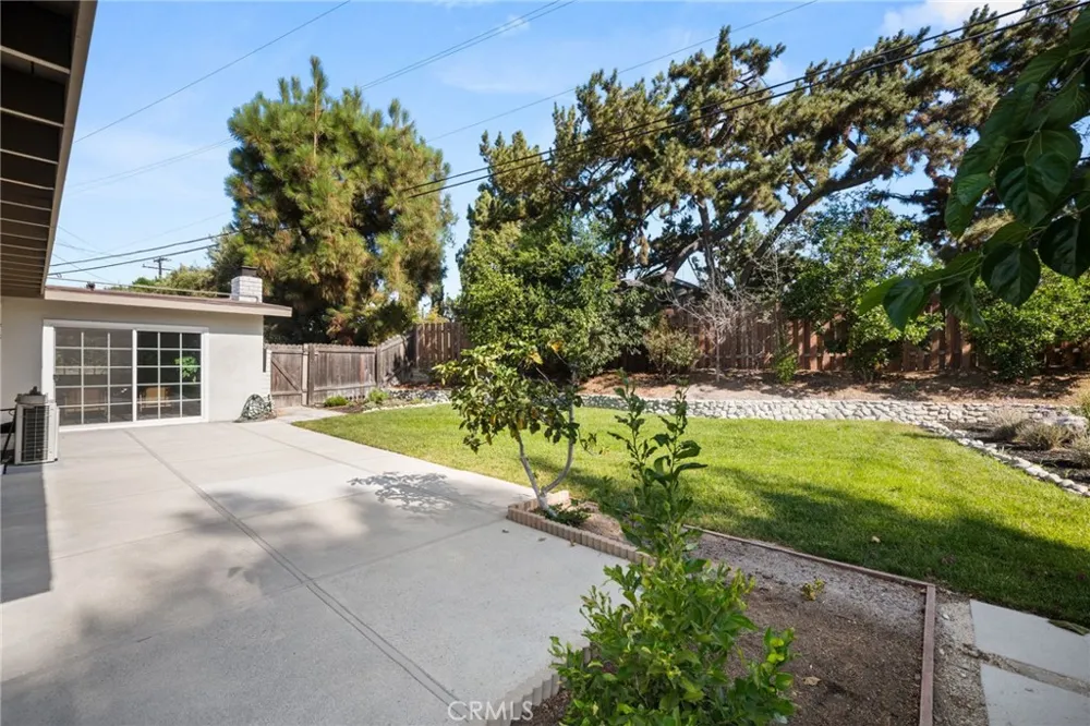 1686 Longwood Avenue Claremont, CA 91711