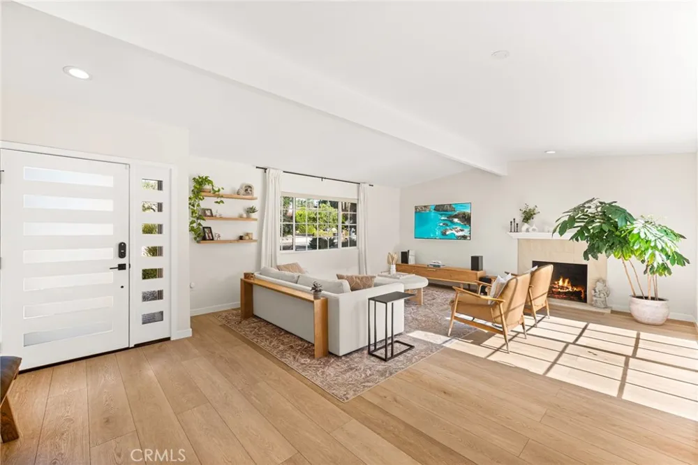 1686 Longwood Avenue Claremont, CA 91711