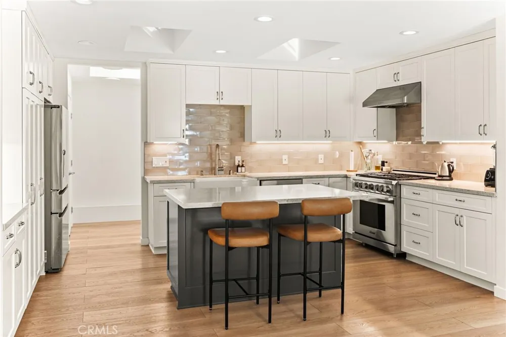 1686 Longwood Avenue Claremont, CA 91711