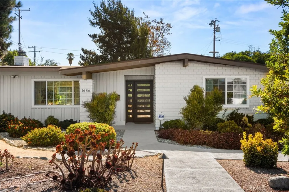 1686 Longwood Avenue Claremont, CA 91711