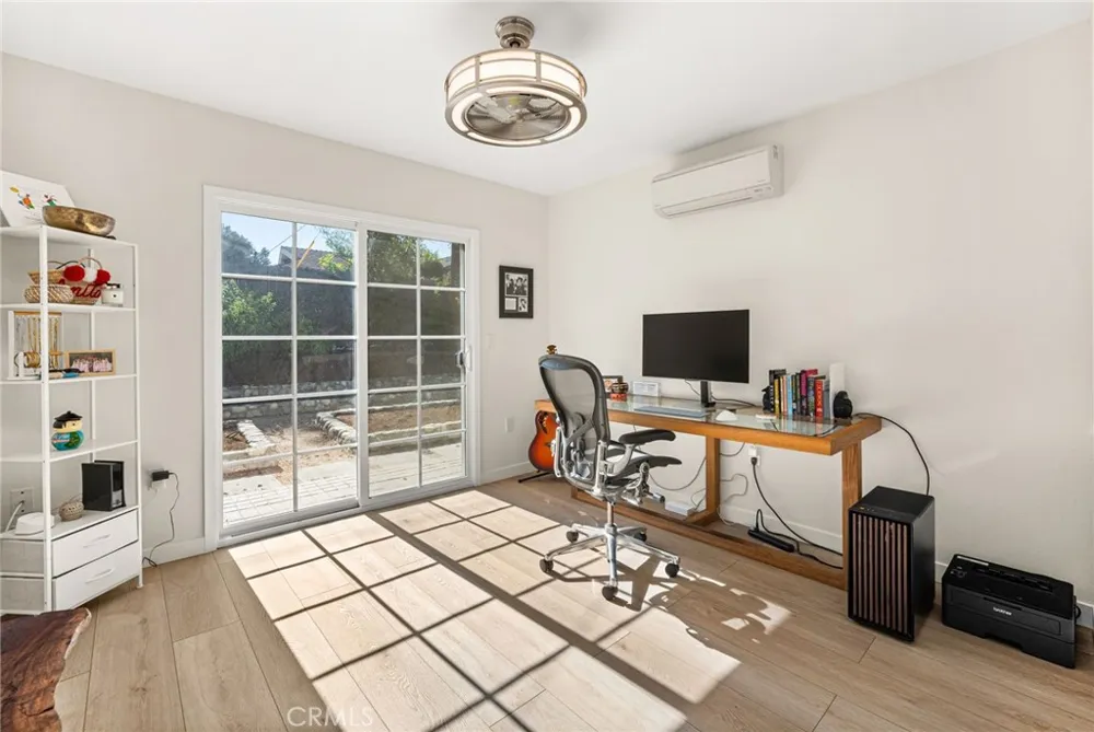 1686 Longwood Avenue Claremont, CA 91711
