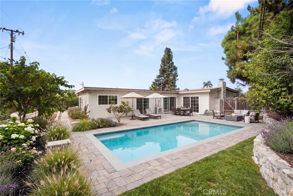 1686 Longwood Avenue Claremont, CA 91711