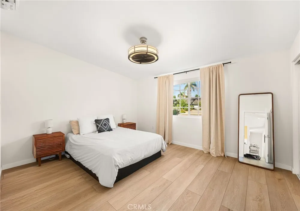 1686 Longwood Avenue Claremont, CA 91711