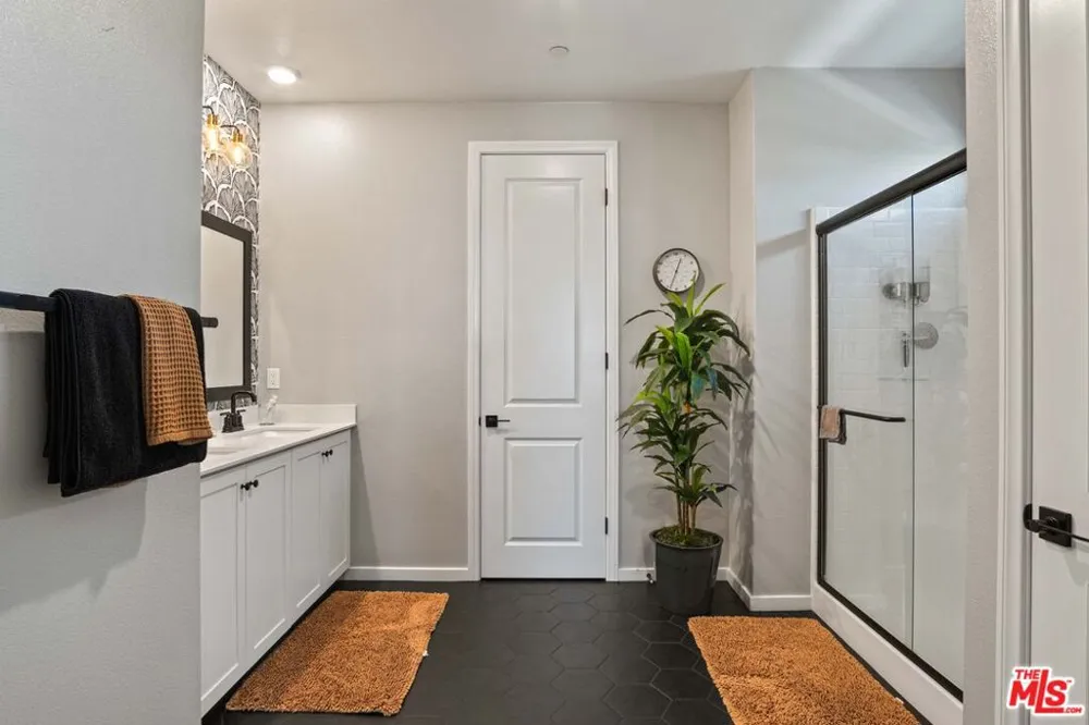 716 Sienna Way Inglewood, CA 90301