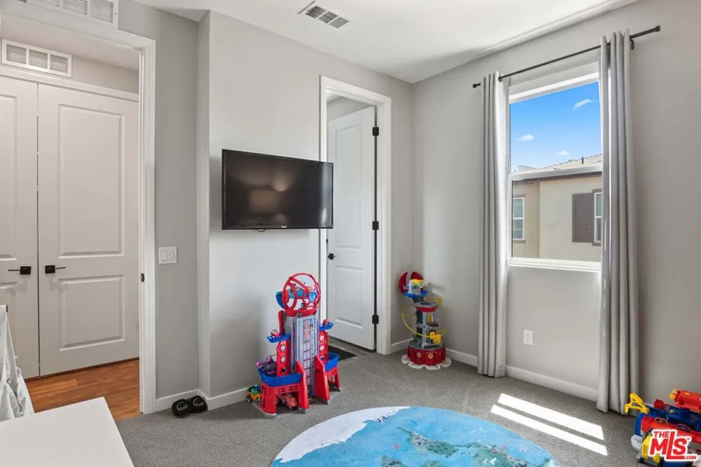 716 Sienna Way Inglewood, CA 90301