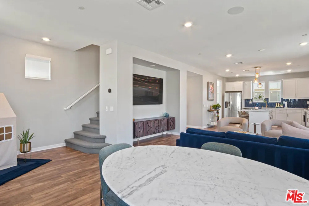716 Sienna Way Inglewood, CA 90301