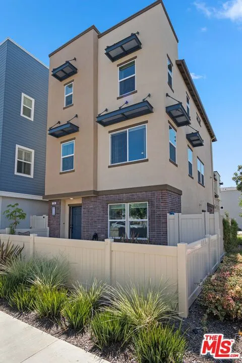 716 Sienna Way Inglewood, CA 90301