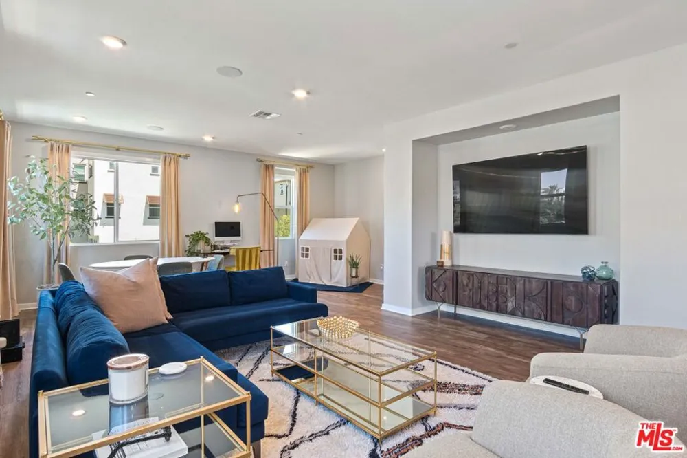 716 Sienna Way Inglewood, CA 90301