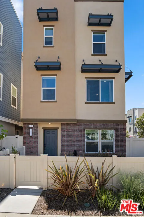 716 Sienna Way Inglewood, CA 90301