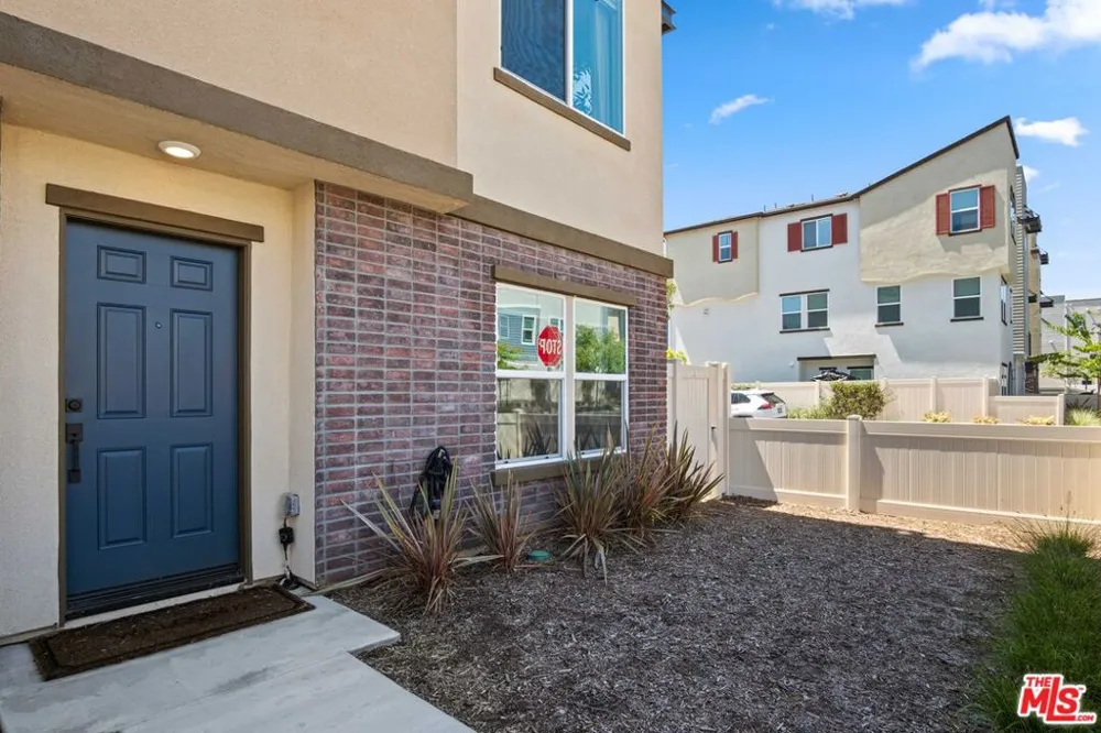 716 Sienna Way Inglewood, CA 90301