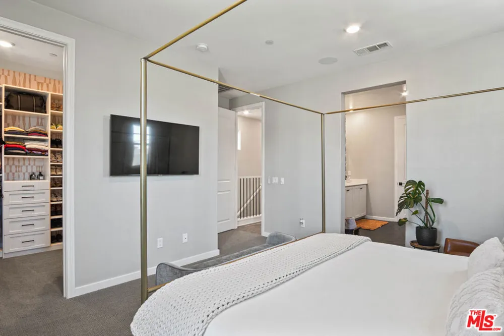 716 Sienna Way Inglewood, CA 90301