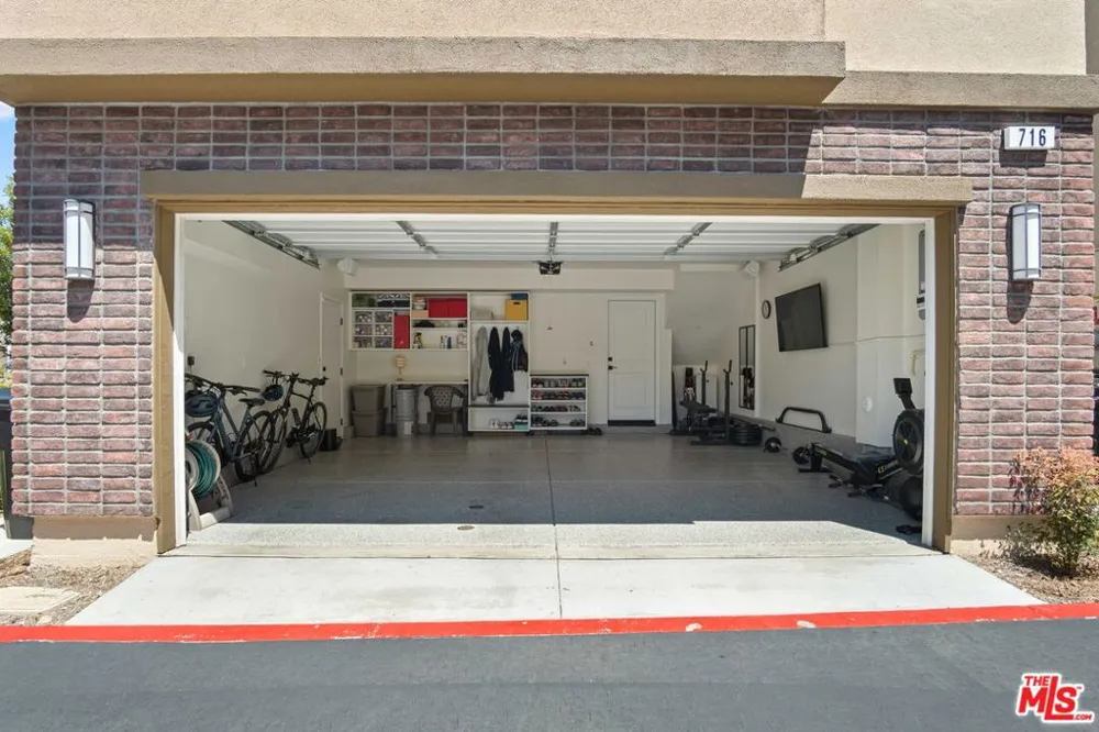 716 Sienna Way Inglewood, CA 90301