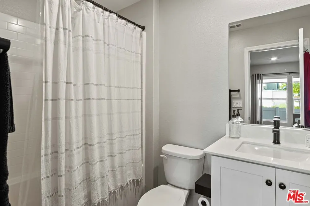 716 Sienna Way Inglewood, CA 90301
