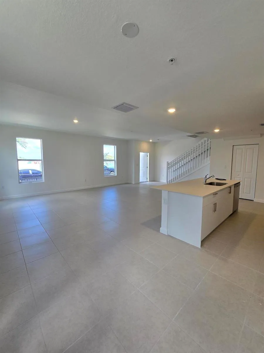15671 SW 280th Street #UNIT 9 Homestead, FL 33032