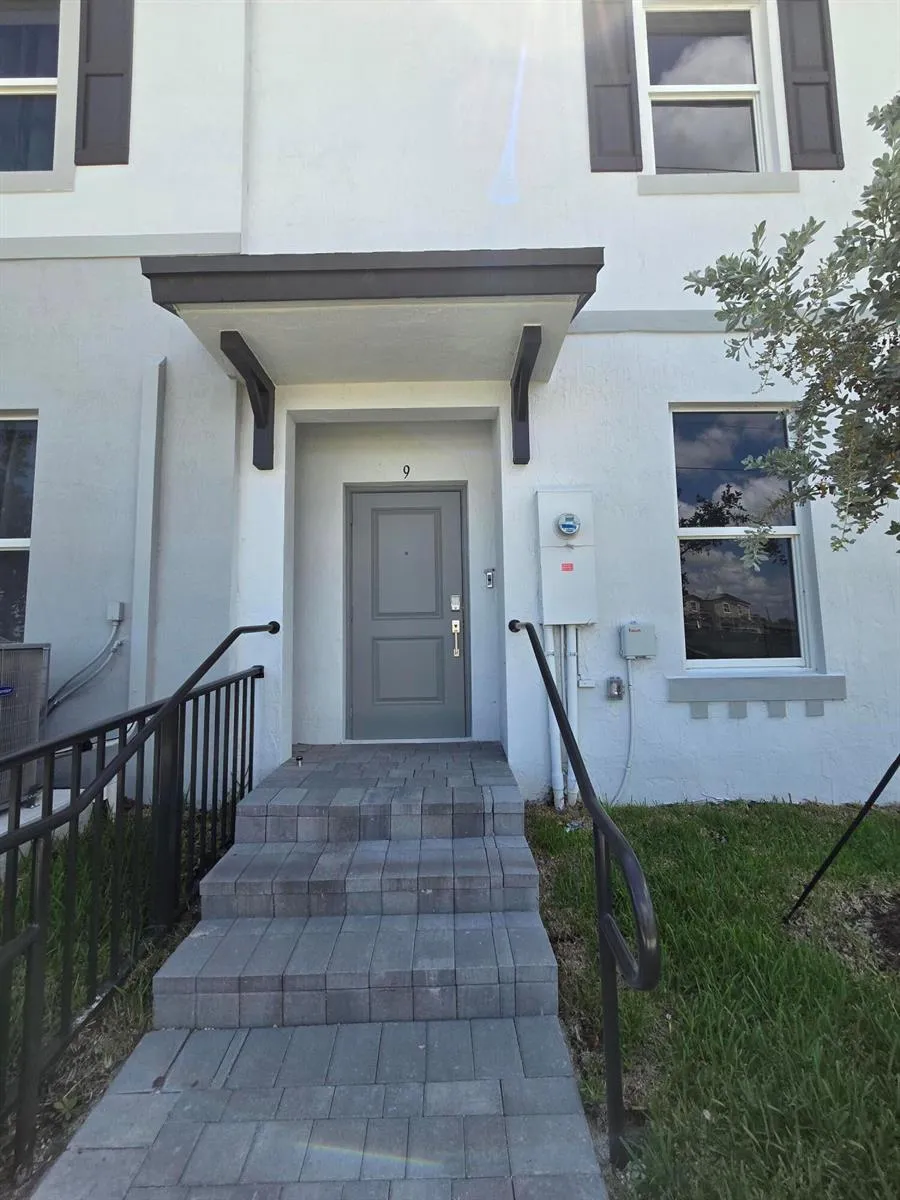 15671 SW 280th Street #UNIT 9 Homestead, FL 33032