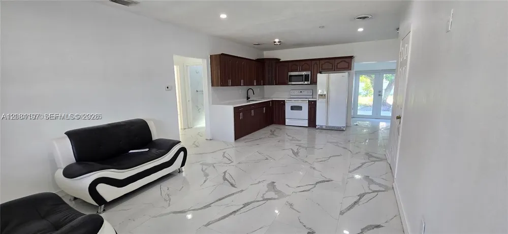 12140 SW 218th St Miami, FL 33170
