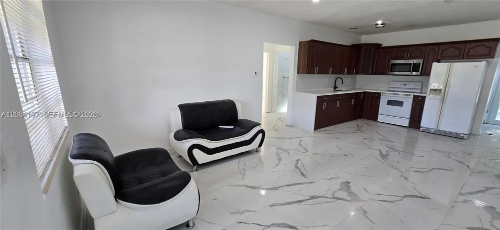 12140 SW 218th St Miami, FL 33170