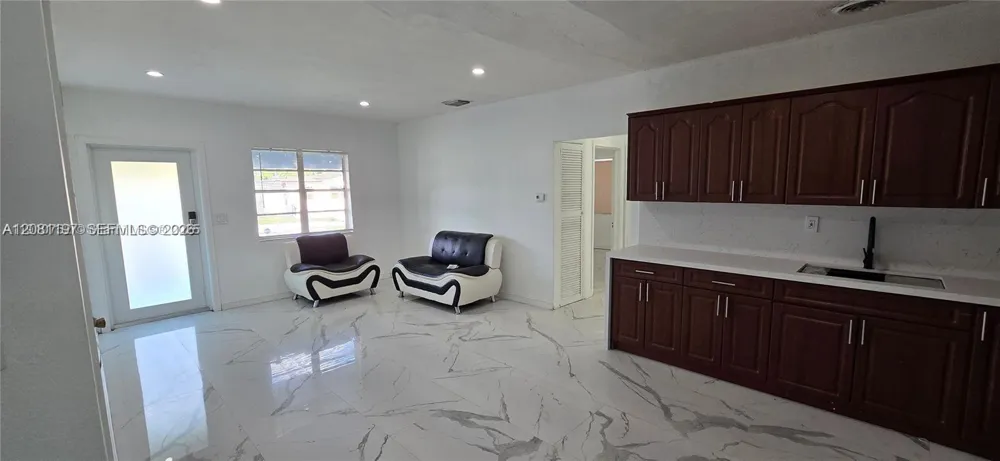 12140 SW 218th St Miami, FL 33170