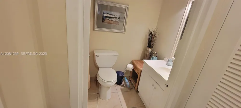 3725 S Ocean Dr #323 Hollywood, FL 33019