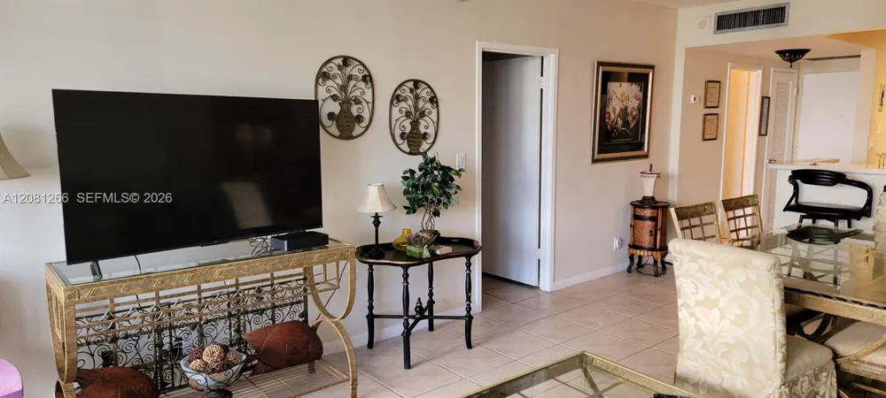 3725 S Ocean Dr #323 Hollywood, FL 33019