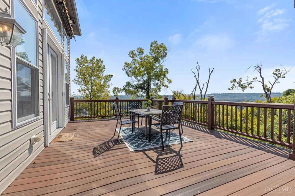 1046 Tuscany Place Cincinnati, OH 45226
